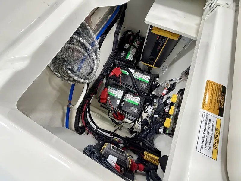 Slide: The Image of Sea Ray SDX 250 2026 - 44