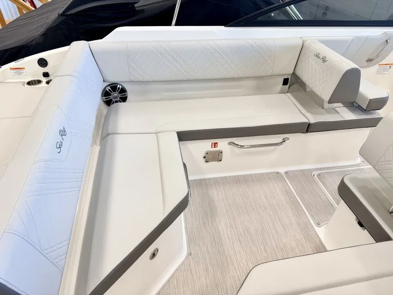 Slide: The Image of Sea Ray SDX 250 2026 - 24