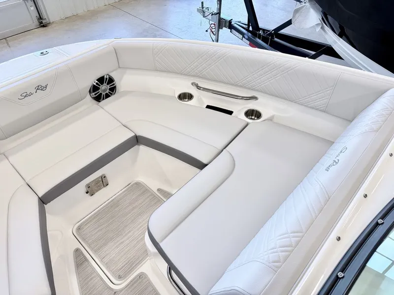 Slide: The Image of Sea Ray SDX 250 2026 - 12