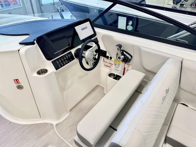 Slide: The Image of Sea Ray SDX 250 2026 - 4