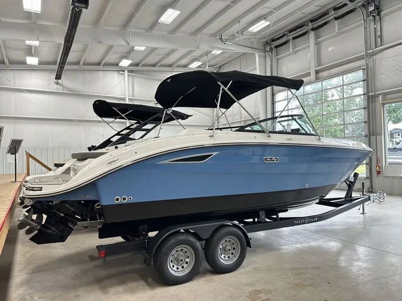Slide: The Image of Sea Ray SDX 250 2026 - 2