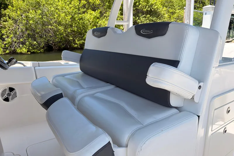 Slide: The Image of Robalo R302 Center Console 2018 - 24