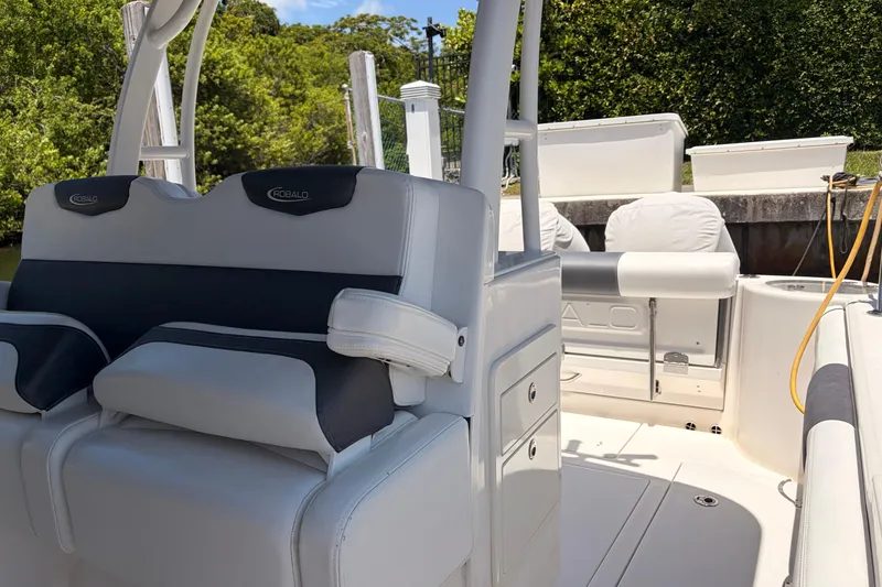 Slide: The Image of Robalo R302 Center Console 2018 - 13