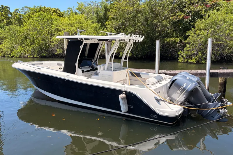 Slide: The Image of Robalo R302 Center Console 2018 - 6