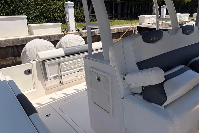 Slide: The Image of Robalo R302 Center Console 2018 - 22