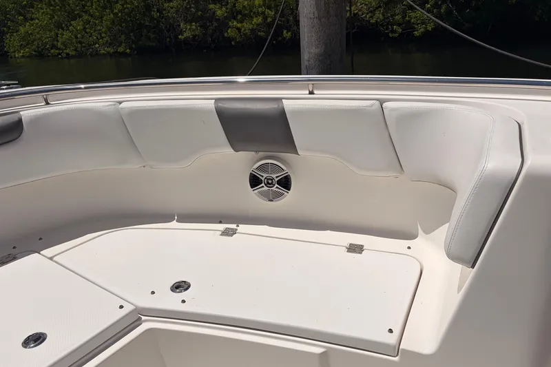 Slide: The Image of Robalo R302 Center Console 2018 - 30