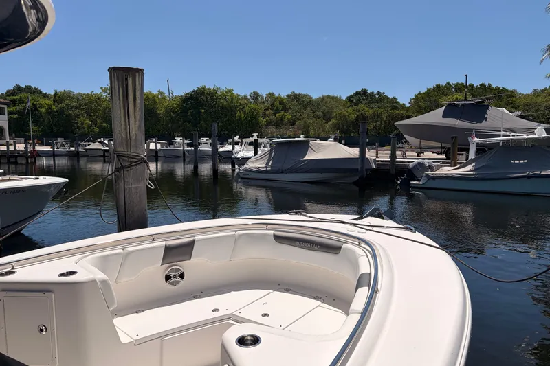 Slide: The Image of Robalo R302 Center Console 2018 - 32