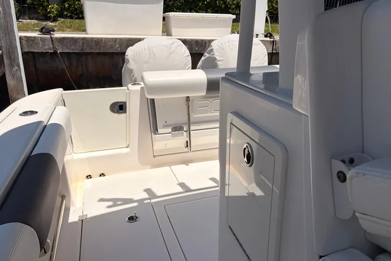 Slide: The Image of Robalo R302 Center Console 2018 - 12