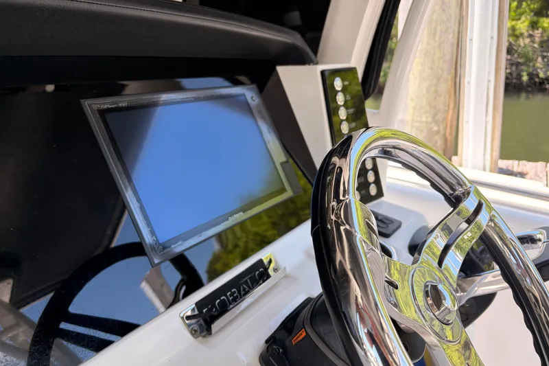 Slide: The Image of Robalo R302 Center Console 2018 - 16