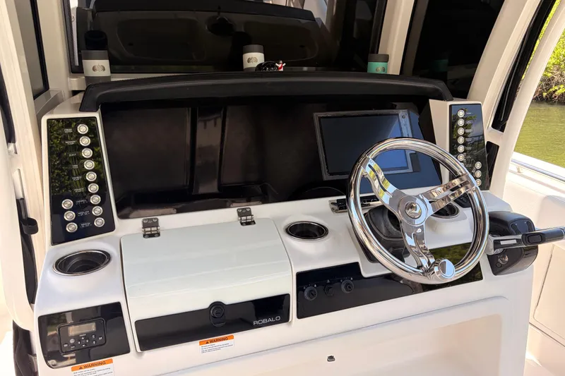 Slide: The Image of Robalo R302 Center Console 2018 - 15