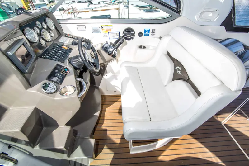 Slide: The Image of Rinker 310 Express Cruiser 2012 - 10