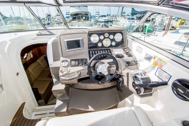 Slide: The Image of Rinker 310 Express Cruiser 2012 - 9