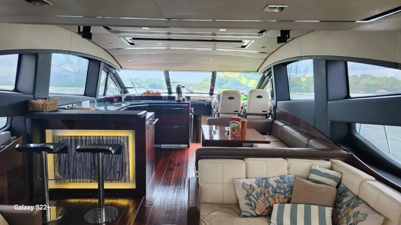 Slide: The Image of Sea Ray L650 Fly 2015 - 7