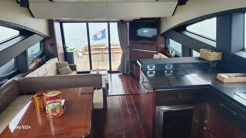 Slide: The Image of Sea Ray L650 Fly 2015 - 6