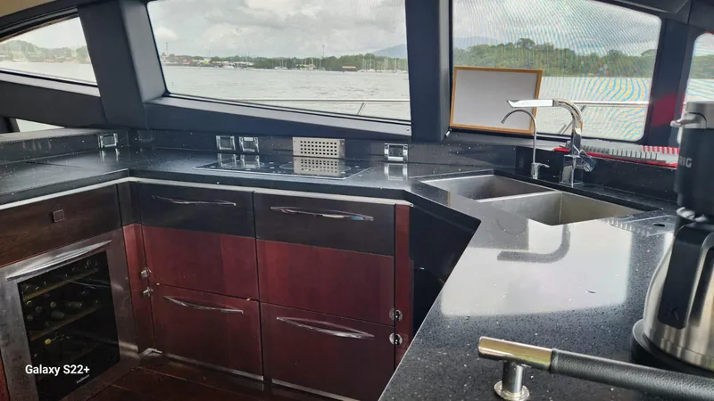 Slide: The Image of Sea Ray L650 Fly 2015 - 15