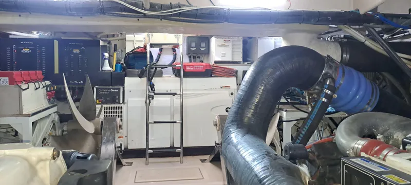 Slide: The Image of Sea Ray L650 Fly 2015 - 32