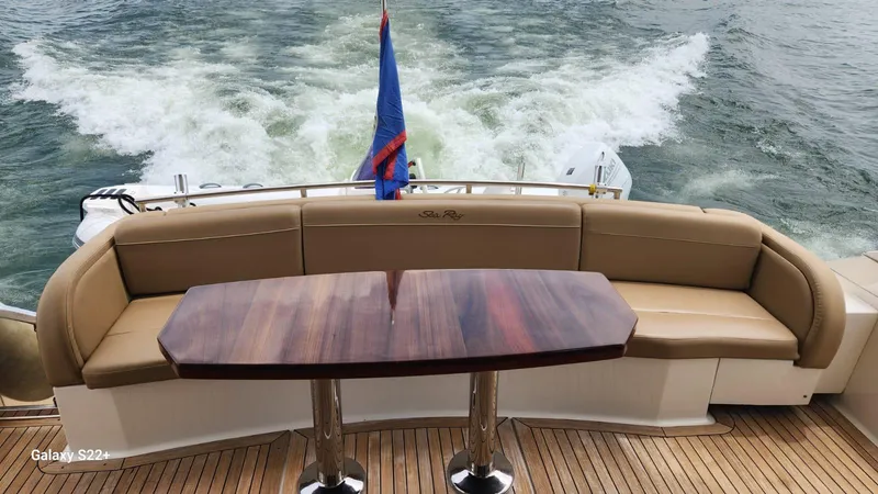Slide: The Image of Sea Ray L650 Fly 2015 - 28