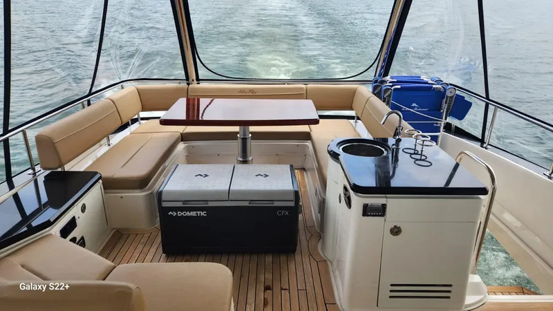 Slide: The Image of Sea Ray L650 Fly 2015 - 27