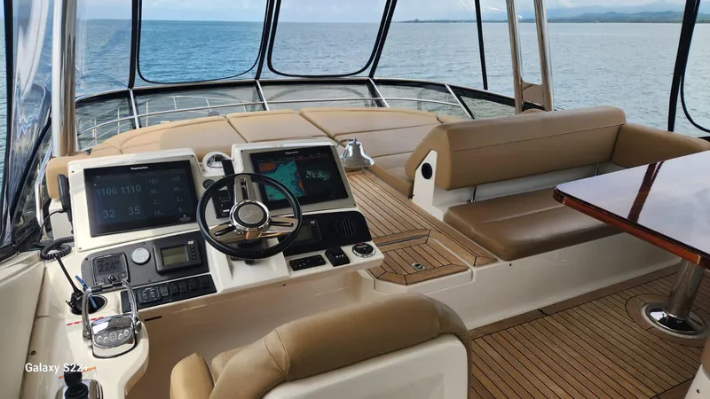 Slide: The Image of Sea Ray L650 Fly 2015 - 25