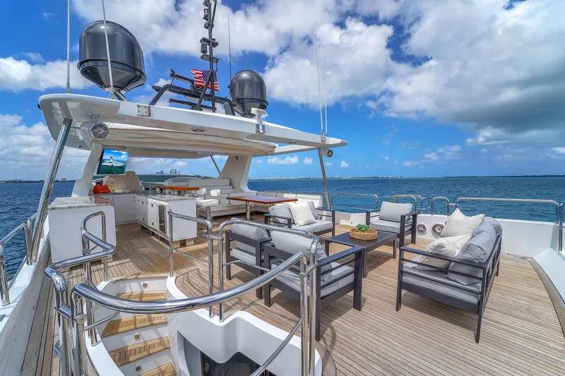 Slide: The Image of Azimut 105 2012 - 107