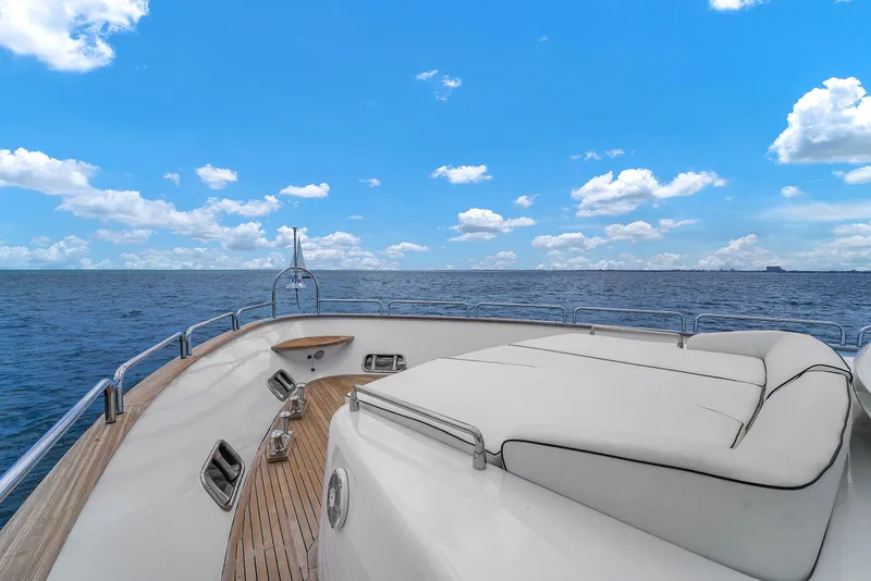 Slide: The Image of Azimut 105 2012 - 126