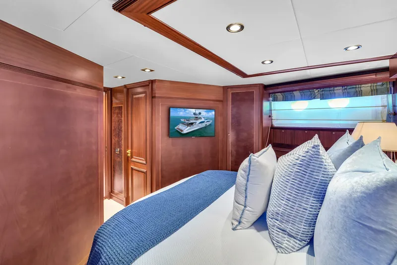 Slide: The Image of Azimut 105 2012 - 76