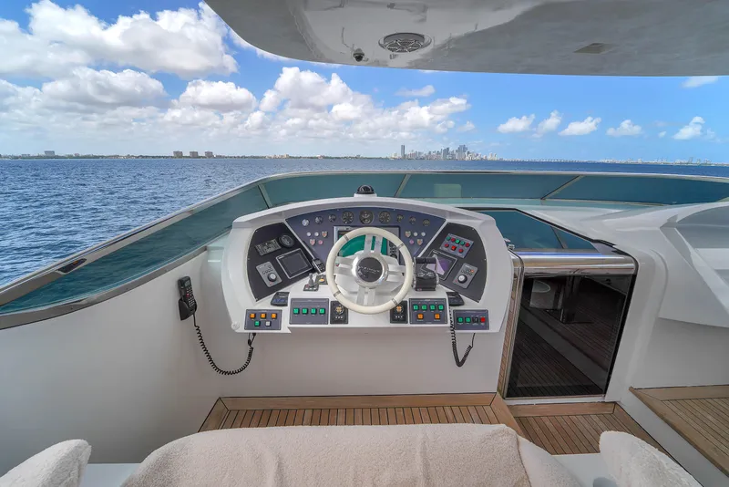 Slide: The Image of Azimut 105 2012 - 124