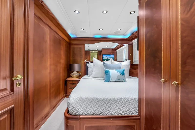 Slide: The Image of Azimut 105 2012 - 91