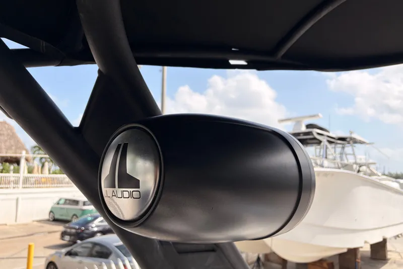 Slide: The Image of Yamaha 242 Limited S E-Series 2019 - 32