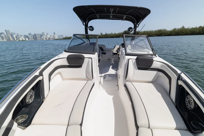 Slide: The Image of Yamaha 242 Limited S E-Series 2019 - 24
