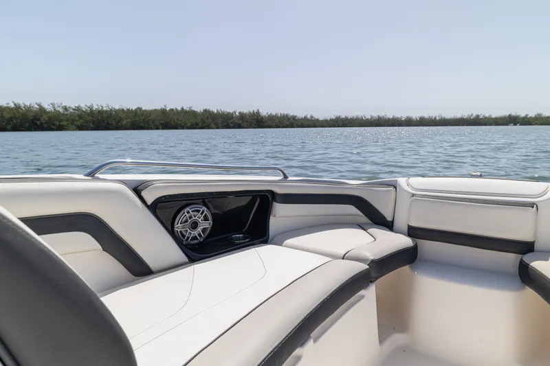 Slide: The Image of Yamaha 242 Limited S E-Series 2019 - 25