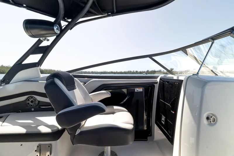 Slide: The Image of Yamaha 242 Limited S E-Series 2019 - 14