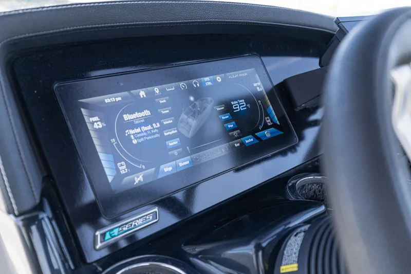 Slide: The Image of Yamaha 242 Limited S E-Series 2019 - 19