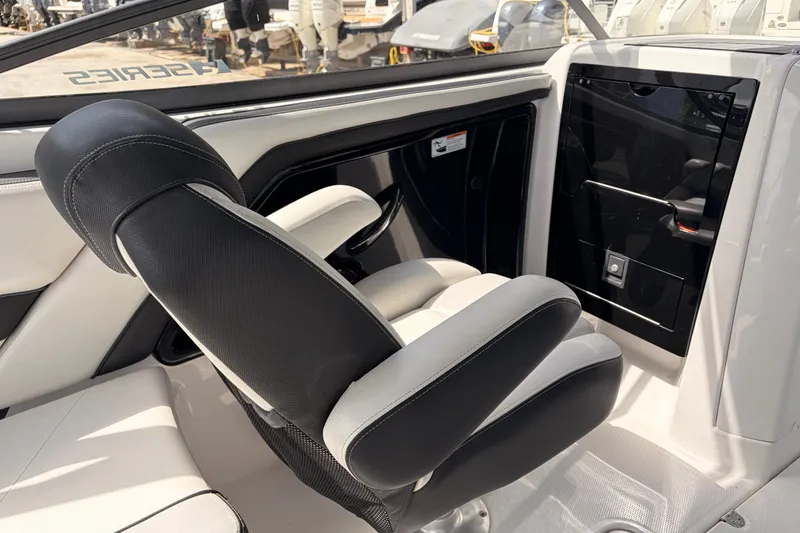 Slide: The Image of Yamaha 242 Limited S E-Series 2019 - 11