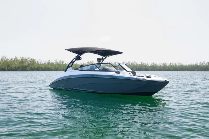 Slide: The Image of Yamaha 242 Limited S E-Series 2019 - 1