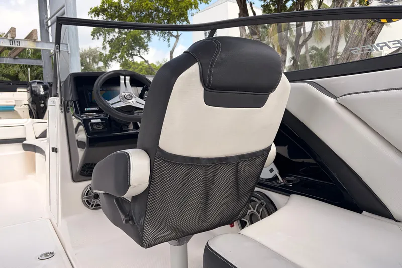 Slide: The Image of Yamaha 242 Limited S E-Series 2019 - 12