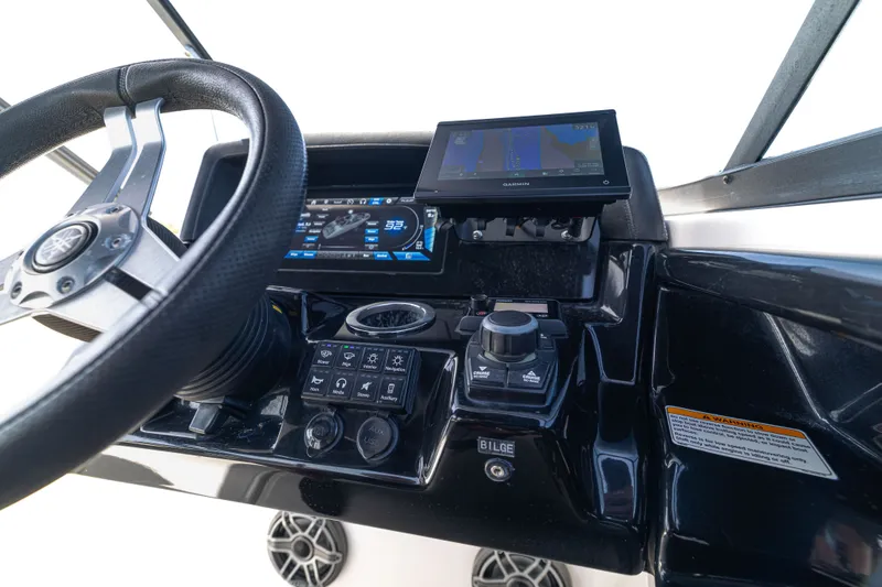 Slide: The Image of Yamaha 242 Limited S E-Series 2019 - 21