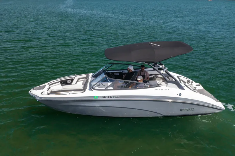 Slide: The Image of Yamaha 242 Limited S E-Series 2019 - 4