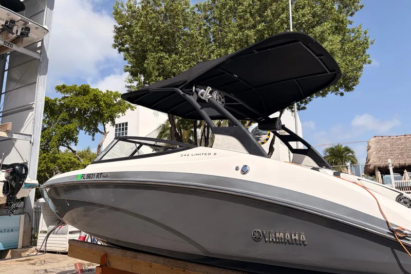 Slide: The Image of Yamaha 242 Limited S E-Series 2019 - 28