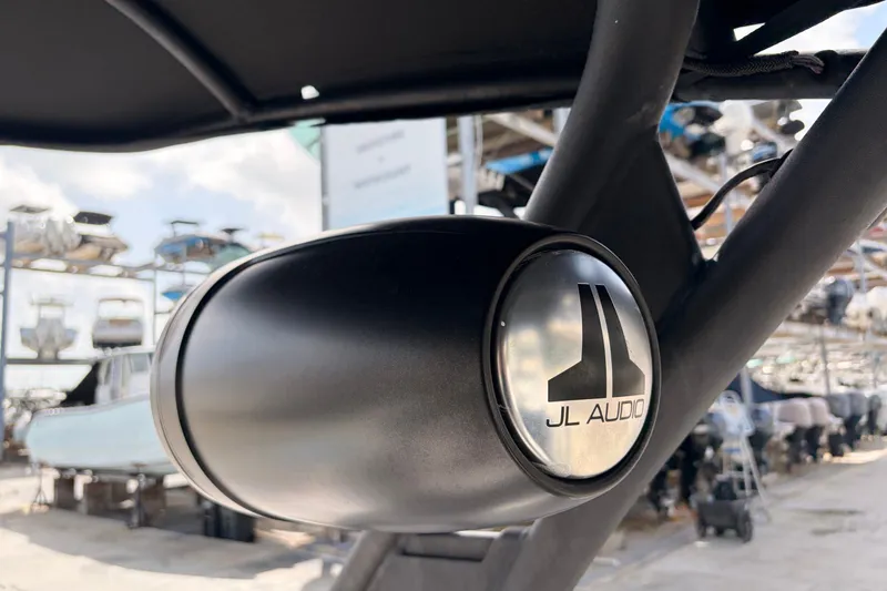 Slide: The Image of Yamaha 242 Limited S E-Series 2019 - 33