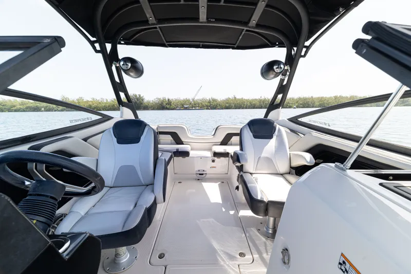 Slide: The Image of Yamaha 242 Limited S E-Series 2019 - 15