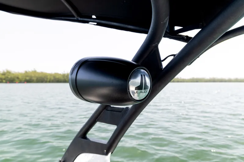 Slide: The Image of Yamaha 242 Limited S E-Series 2019 - 32