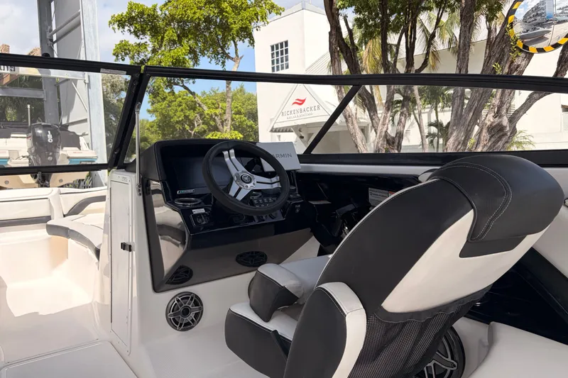Slide: The Image of Yamaha 242 Limited S E-Series 2019 - 15