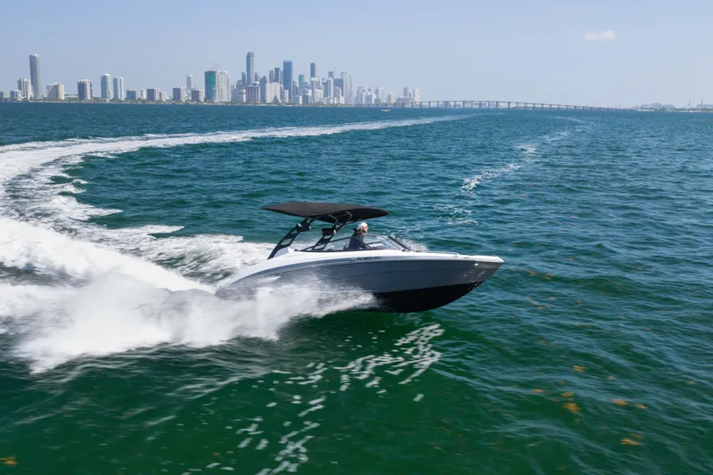 Slide: The Image of Yamaha 242 Limited S E-Series 2019 - 3
