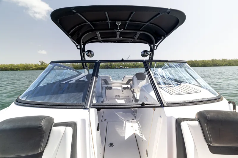 Slide: The Image of Yamaha 242 Limited S E-Series 2019 - 23