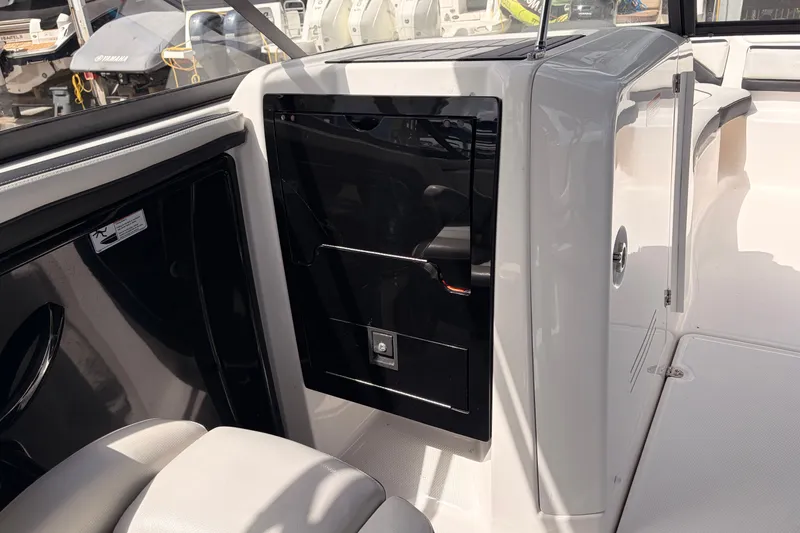 Slide: The Image of Yamaha 242 Limited S E-Series 2019 - 13