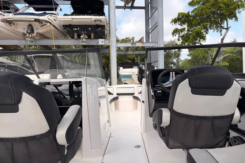 Slide: The Image of Yamaha 242 Limited S E-Series 2019 - 9
