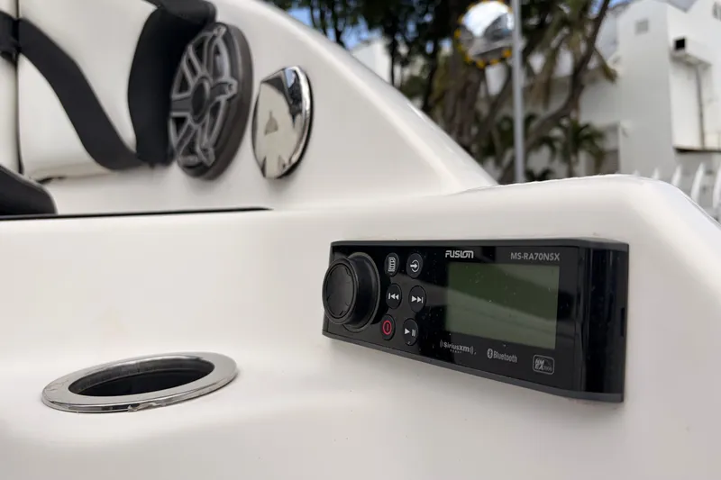 Slide: The Image of Yamaha 242 Limited S E-Series 2019 - 27