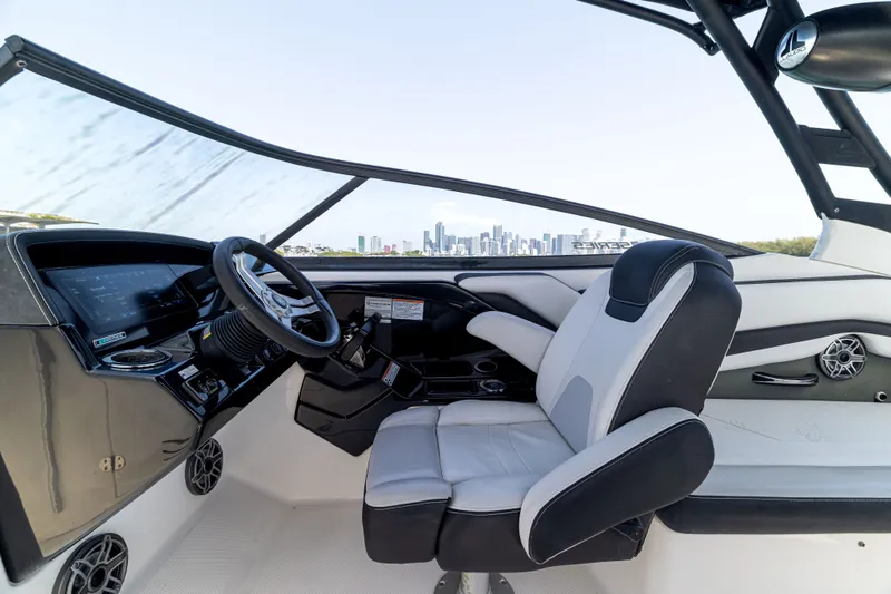 Slide: The Image of Yamaha 242 Limited S E-Series 2019 - 17
