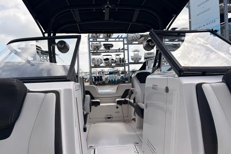 Slide: The Image of Yamaha 242 Limited S E-Series 2019 - 26